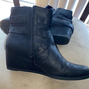 Black size 10 ankle boots. Only worn once. Great for any occasion.